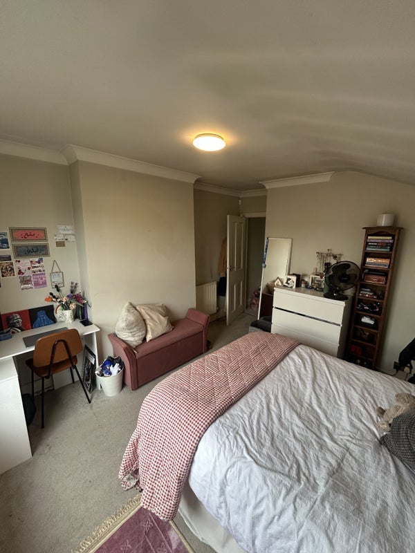 Room Broxash Road in Greater London