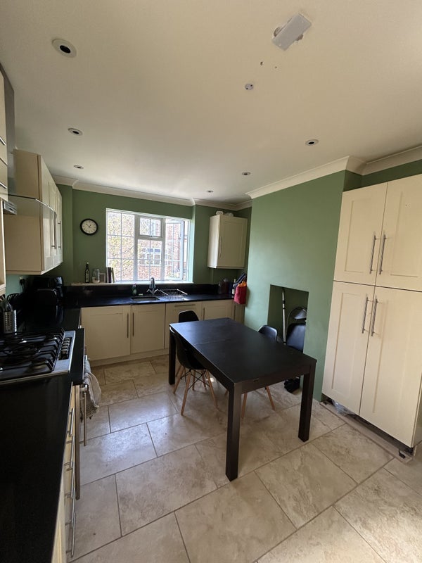 Room Broxash Road in Greater London