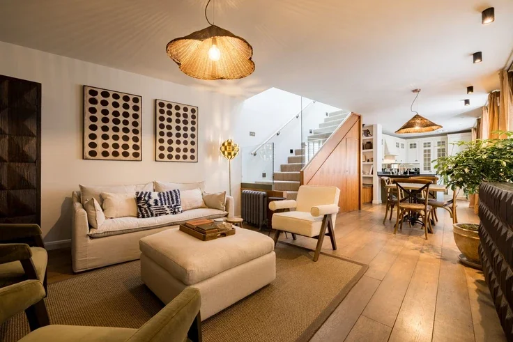 House Erskine Mews in Greater London