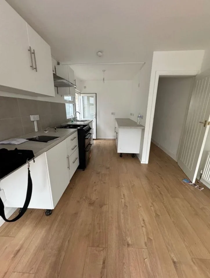 Room Thorngrove Road in Greater London