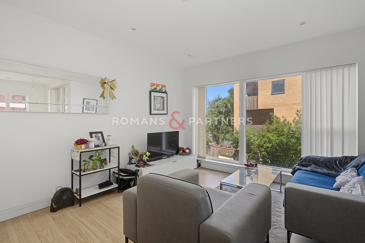 Flat Cherry Orchard Road in Greater London
