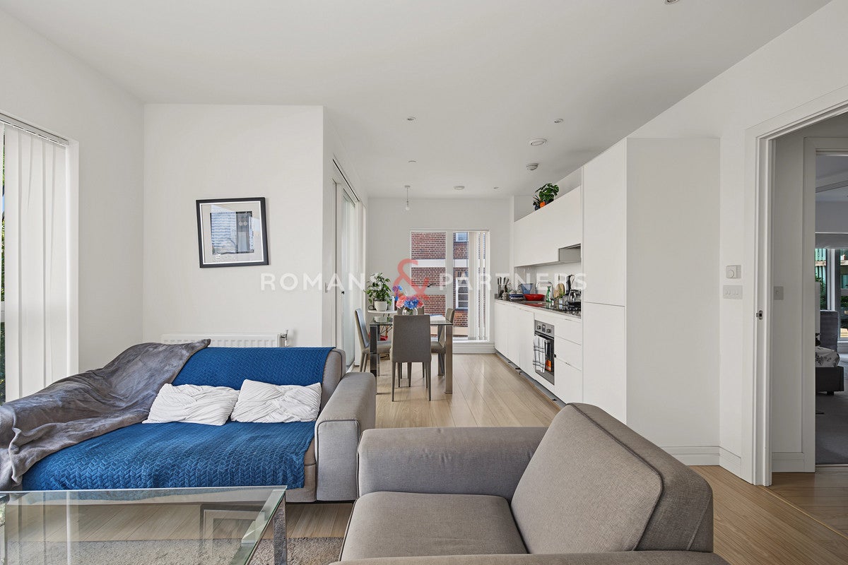 Flat Cherry Orchard Road in Greater London