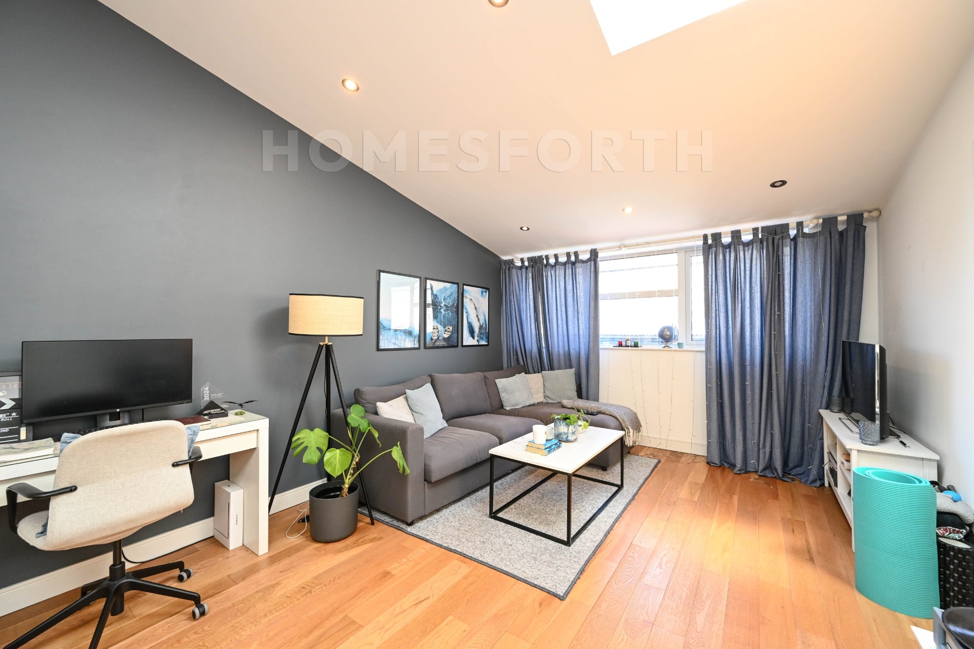 Flat Fraser Road in Greater London