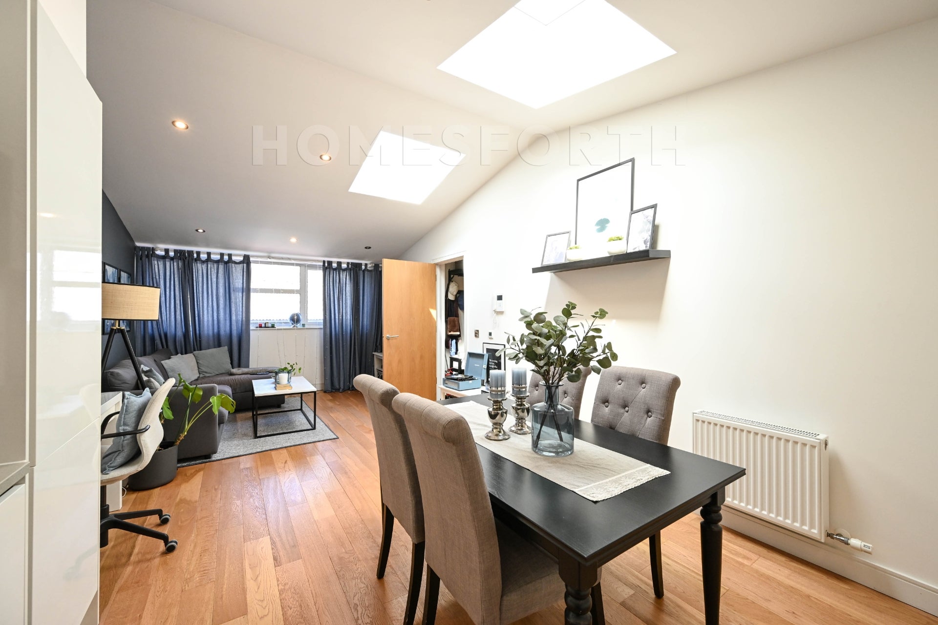 Flat Fraser Road in Greater London