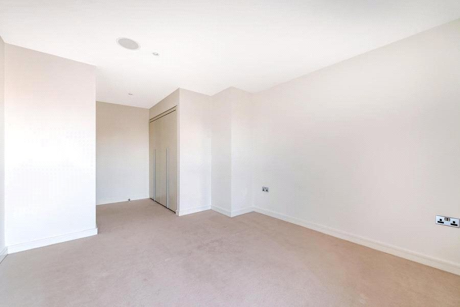 Flat Gatliff Road in City of Westminster