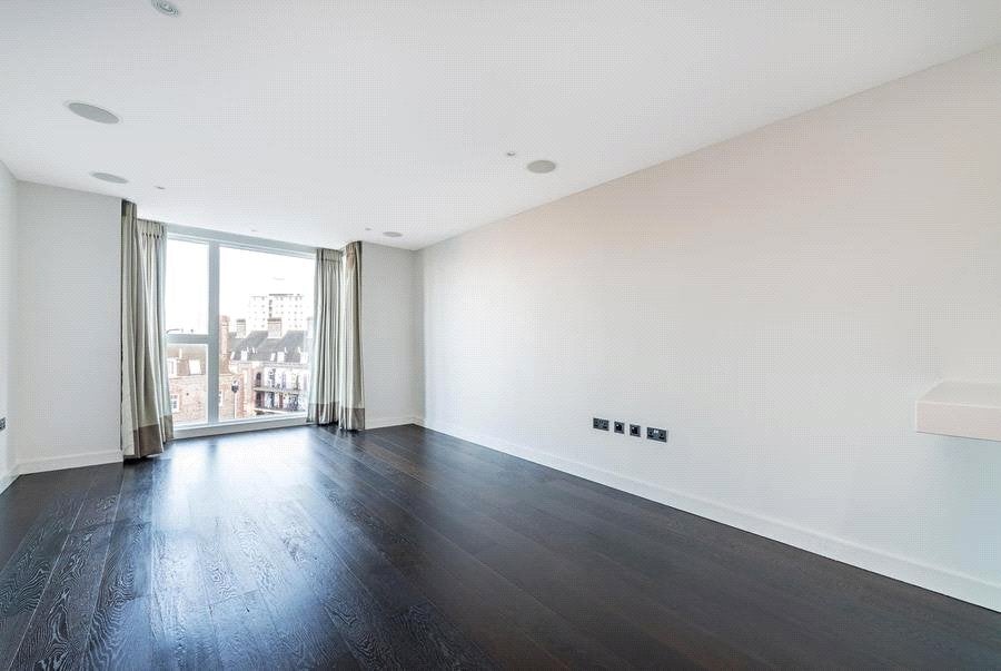 Flat Gatliff Road in City of Westminster