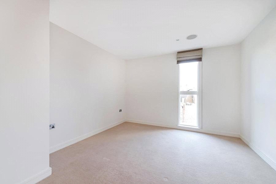 Flat Gatliff Road in City of Westminster