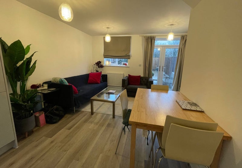 Room Isambard Close in Royal Leamington Spa