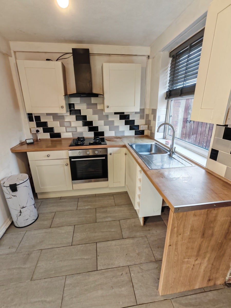 Flat Rivington Crescent in Salford