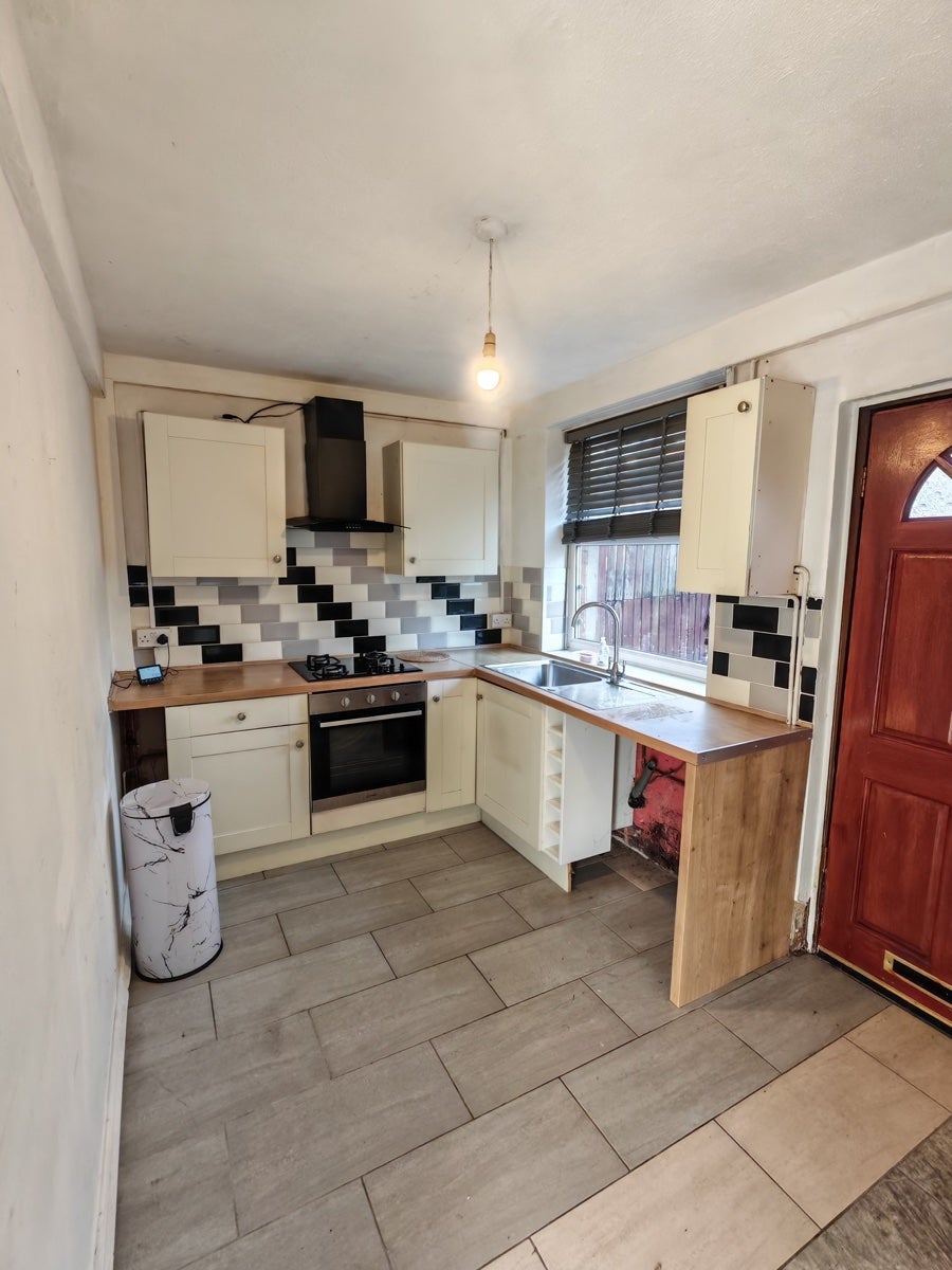 Flat Rivington Crescent in Salford