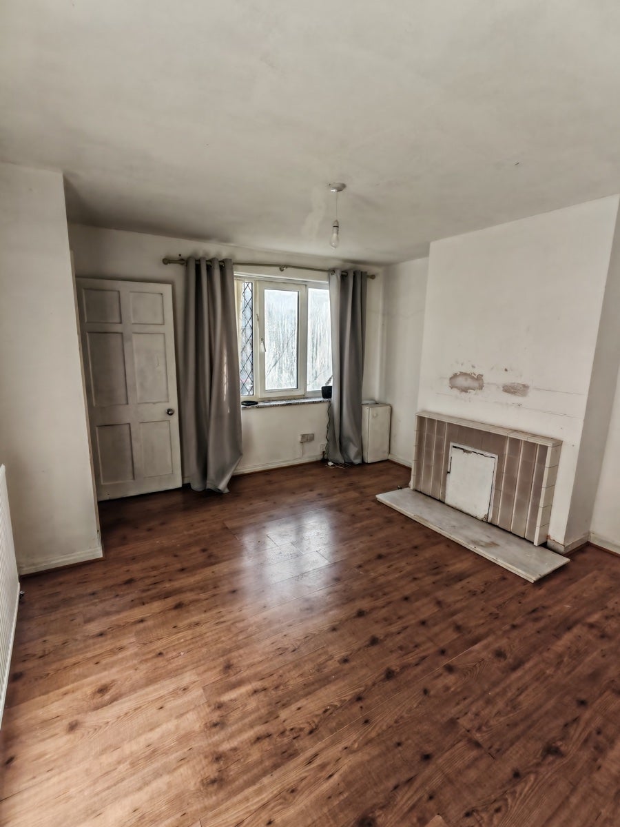 Flat Rivington Crescent in Salford