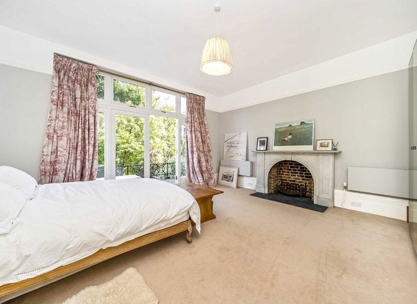 Flat Carleton Road in Greater London
