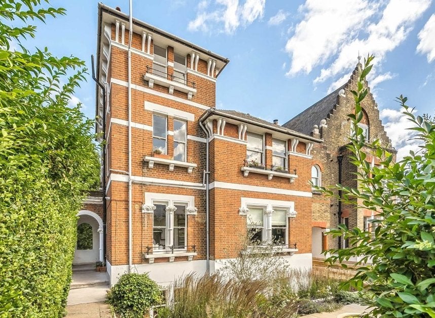 Flat Carleton Road in Greater London
