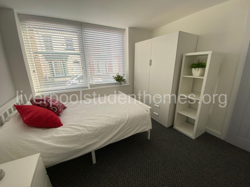 Room Shaw Street in Liverpool