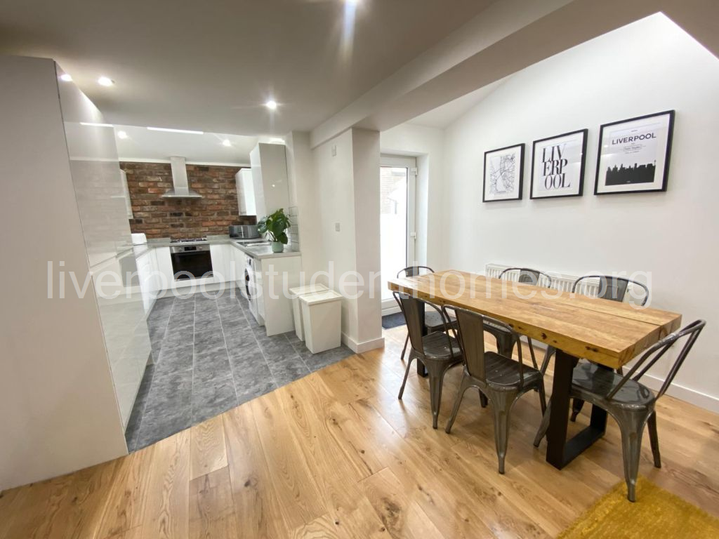 Room Shaw Street in Liverpool