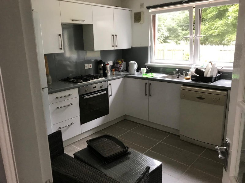 Room Craigour Avenue in City of Edinburgh