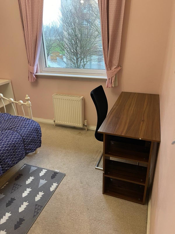 Room Craigour Avenue in City of Edinburgh