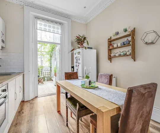 Flat Cambridge Street in City of Westminster