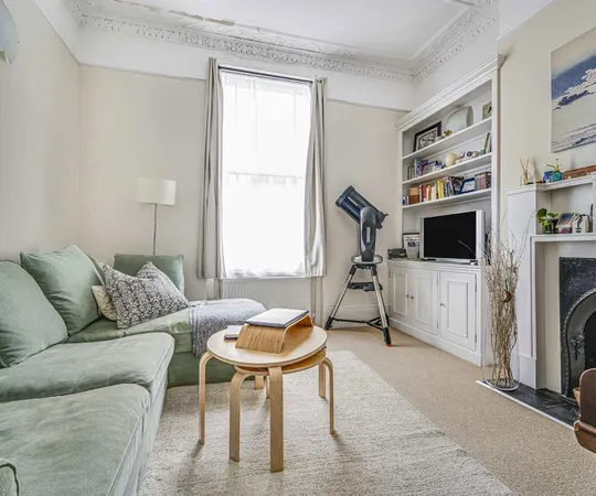 Flat Cambridge Street in City of Westminster