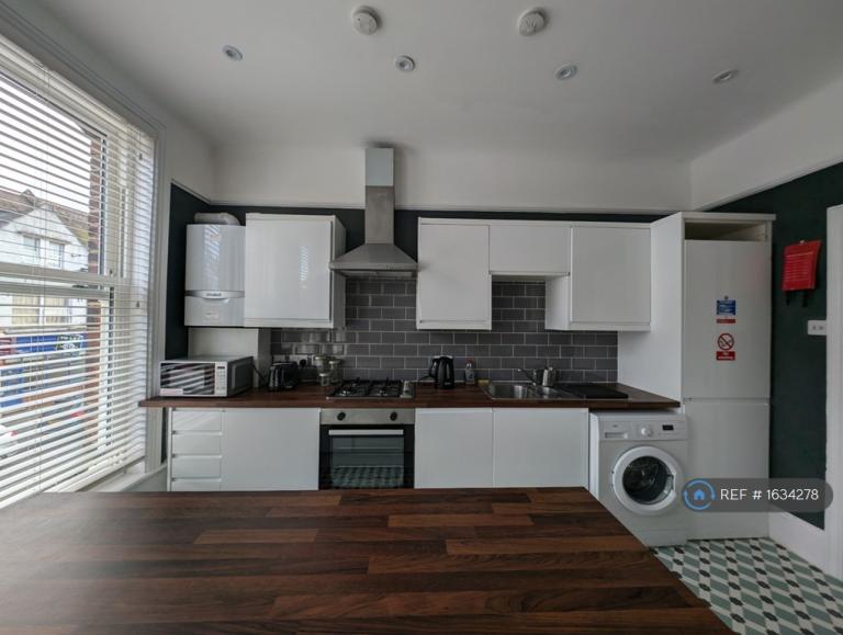 Room Springbank Road in Greater London