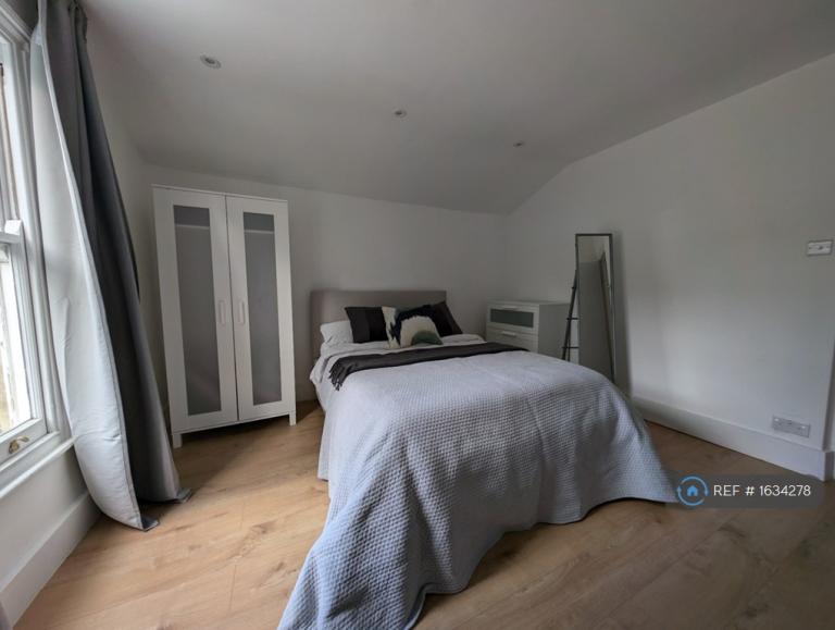 Room Springbank Road in Greater London