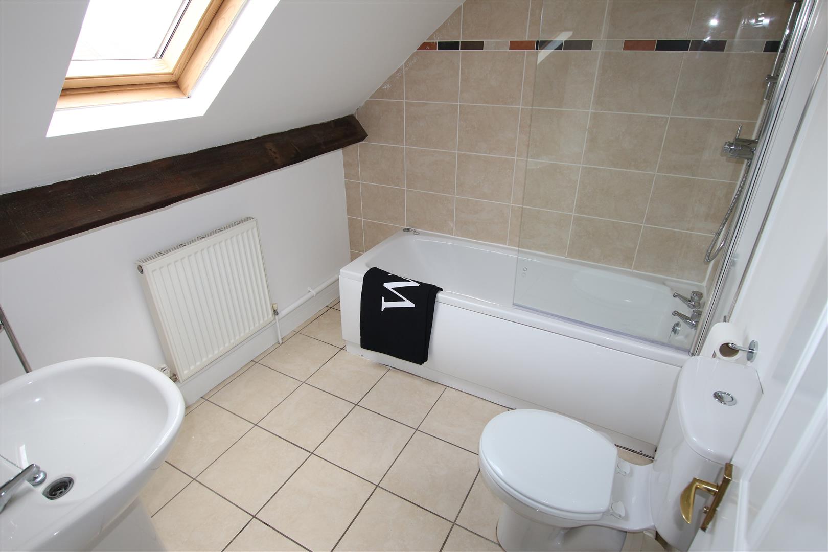Room Lutterworth Road in Northampton