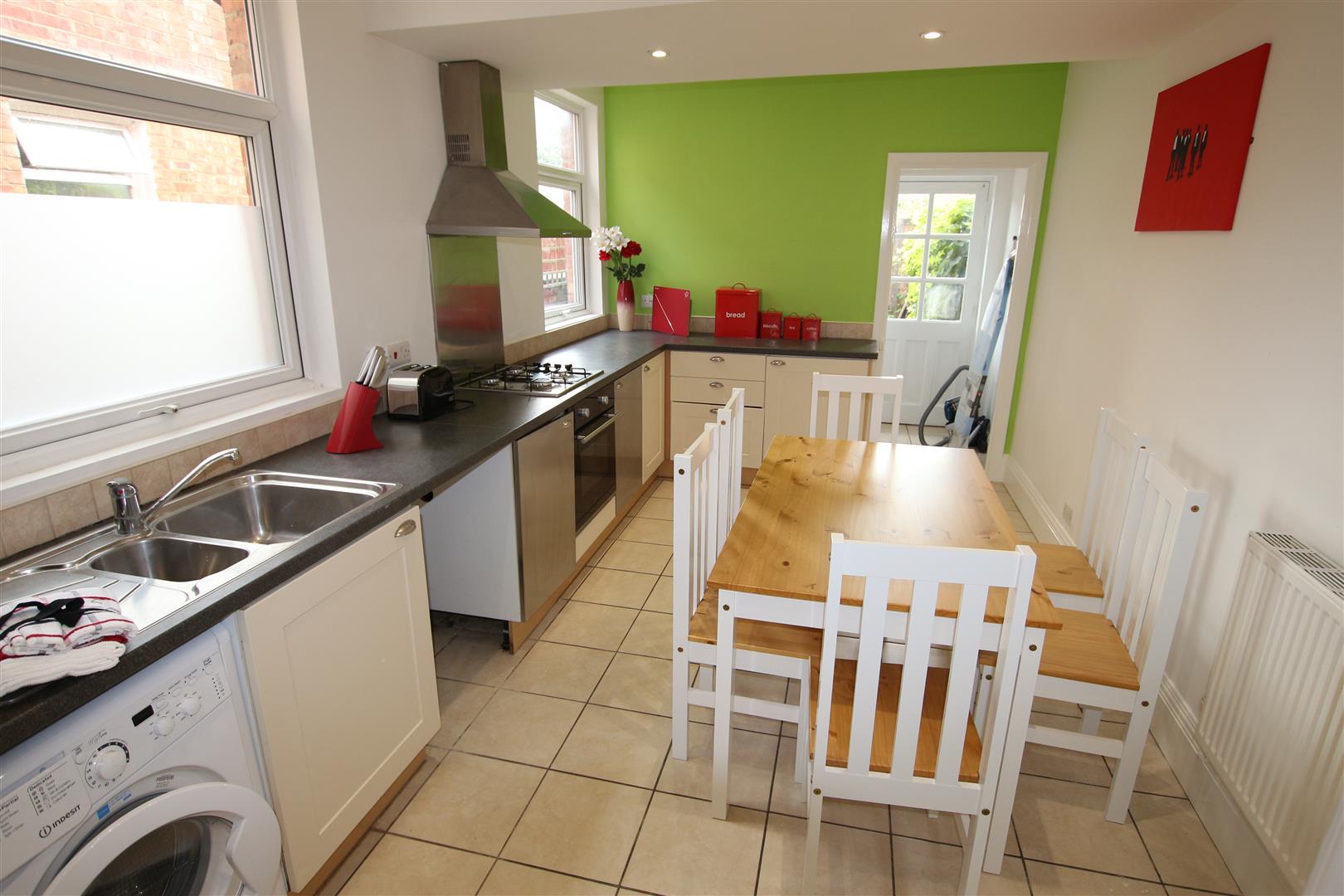 Room Lutterworth Road in Northampton