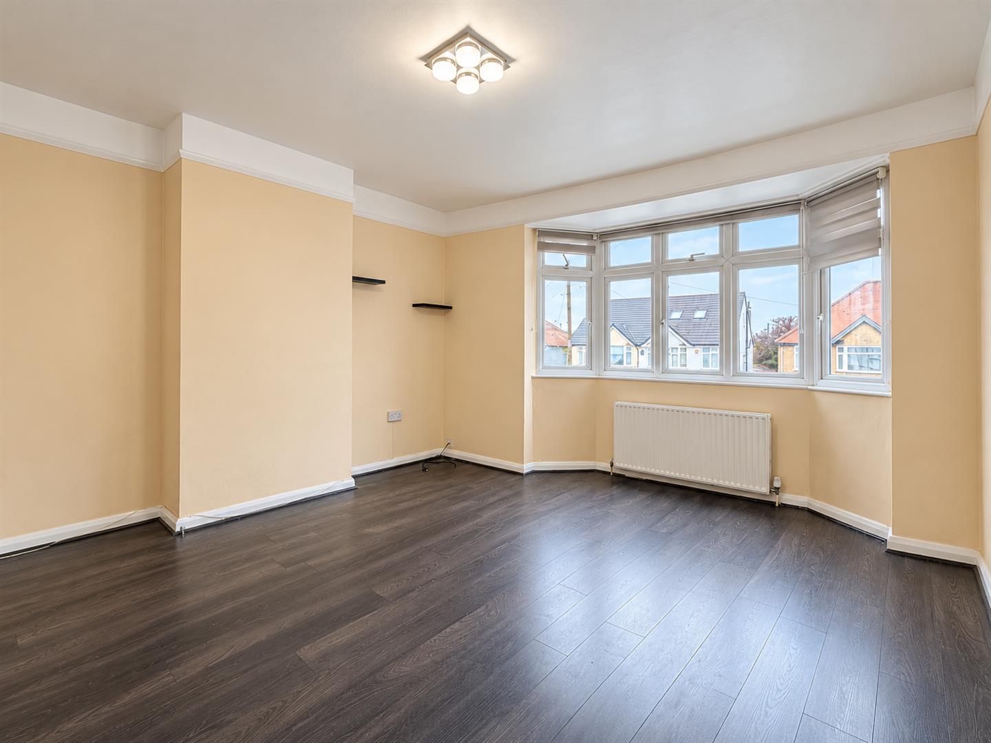 Flat Watling Avenue in Greater London