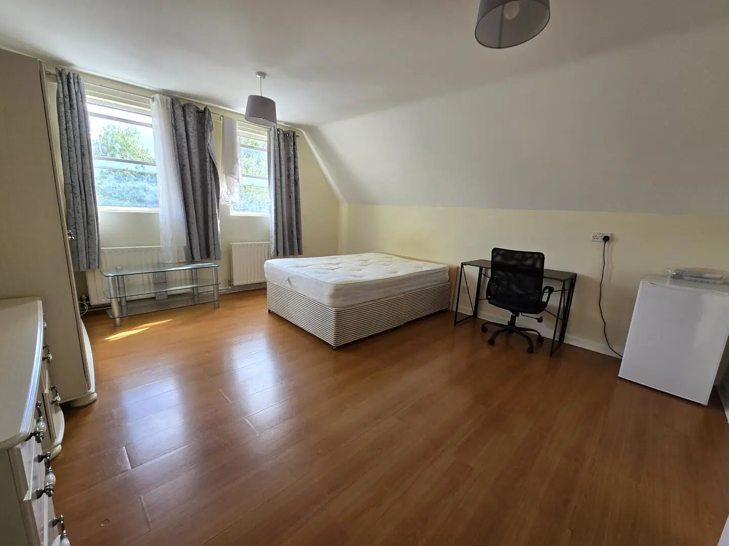 Room Whitehall Road in Rugby