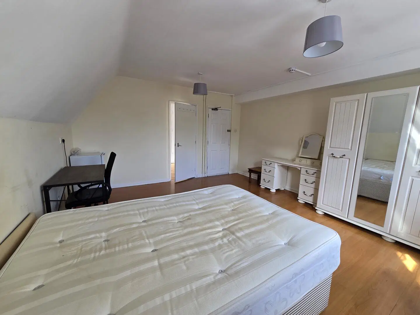 Room Whitehall Road in Rugby