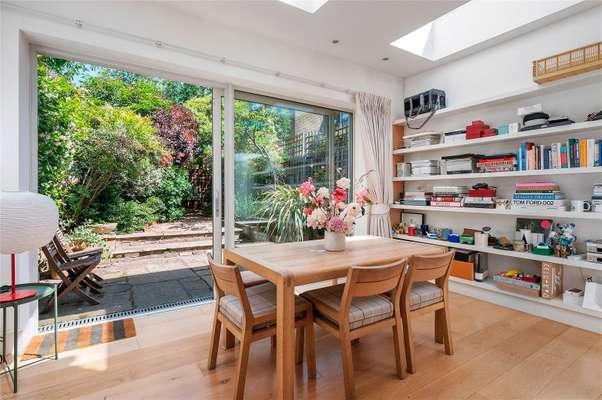 House Fergus Road in Greater London