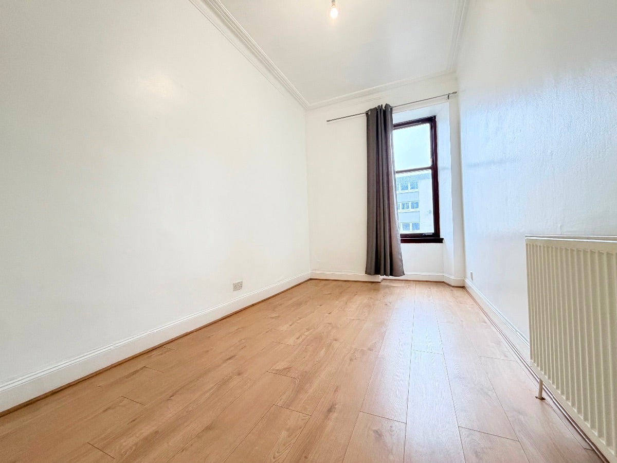 Flat Charlotte Place in Paisley