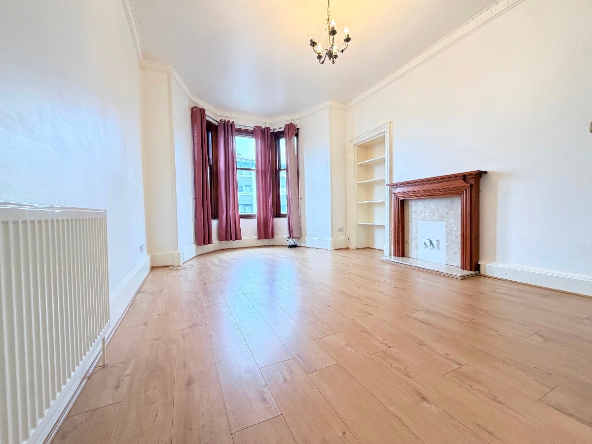 Flat Charlotte Place in Paisley