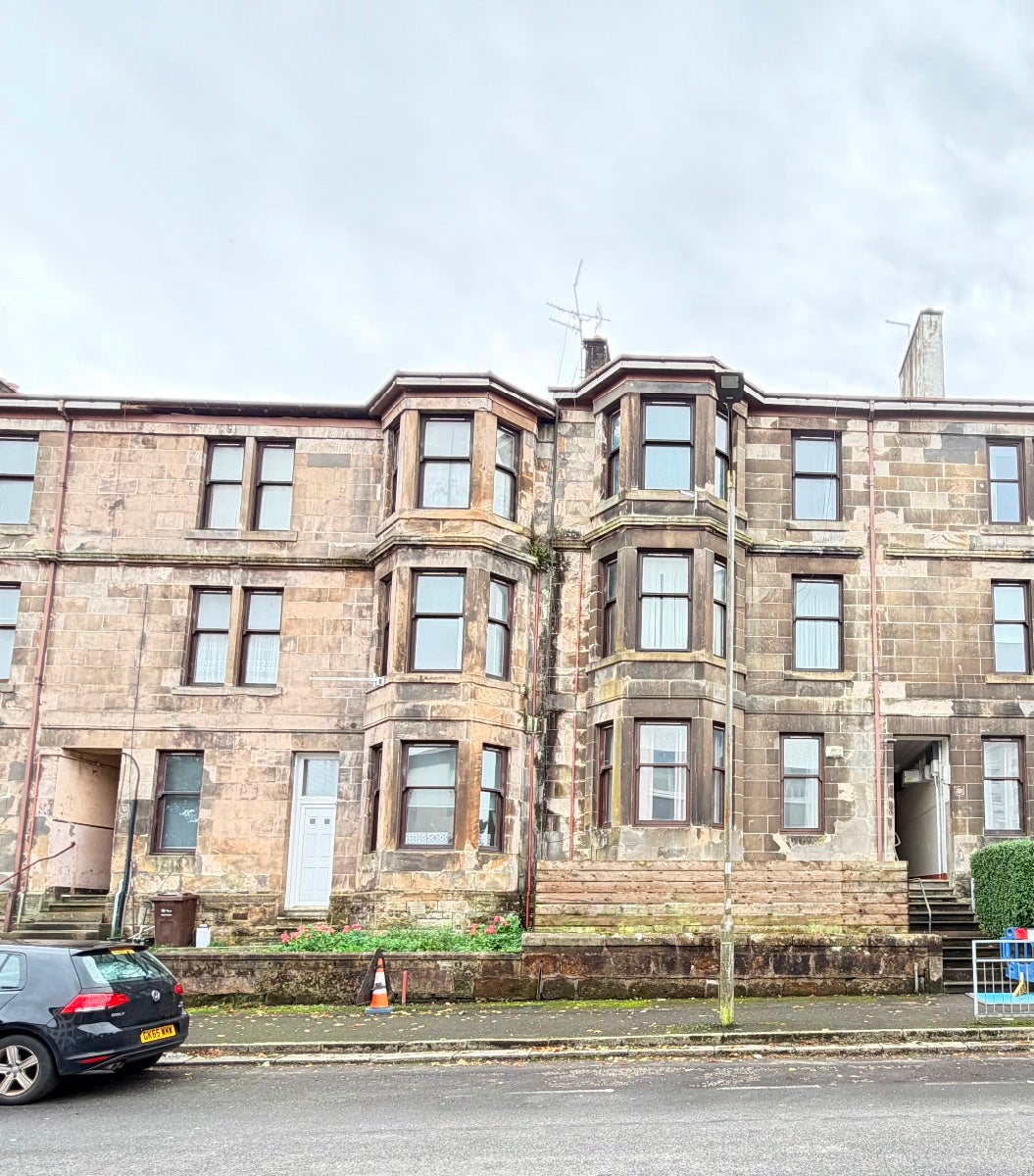 Flat Charlotte Place in Paisley
