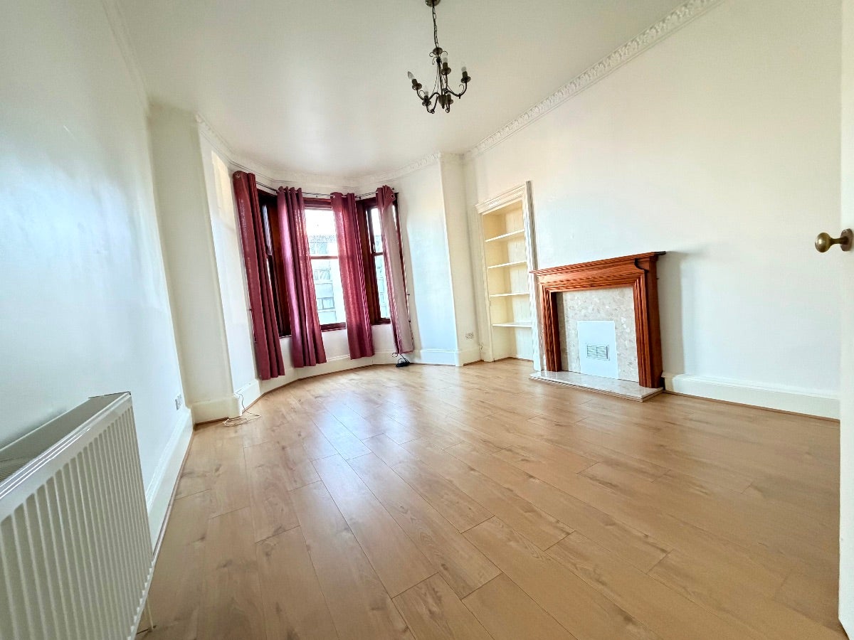 Flat Charlotte Place in Paisley