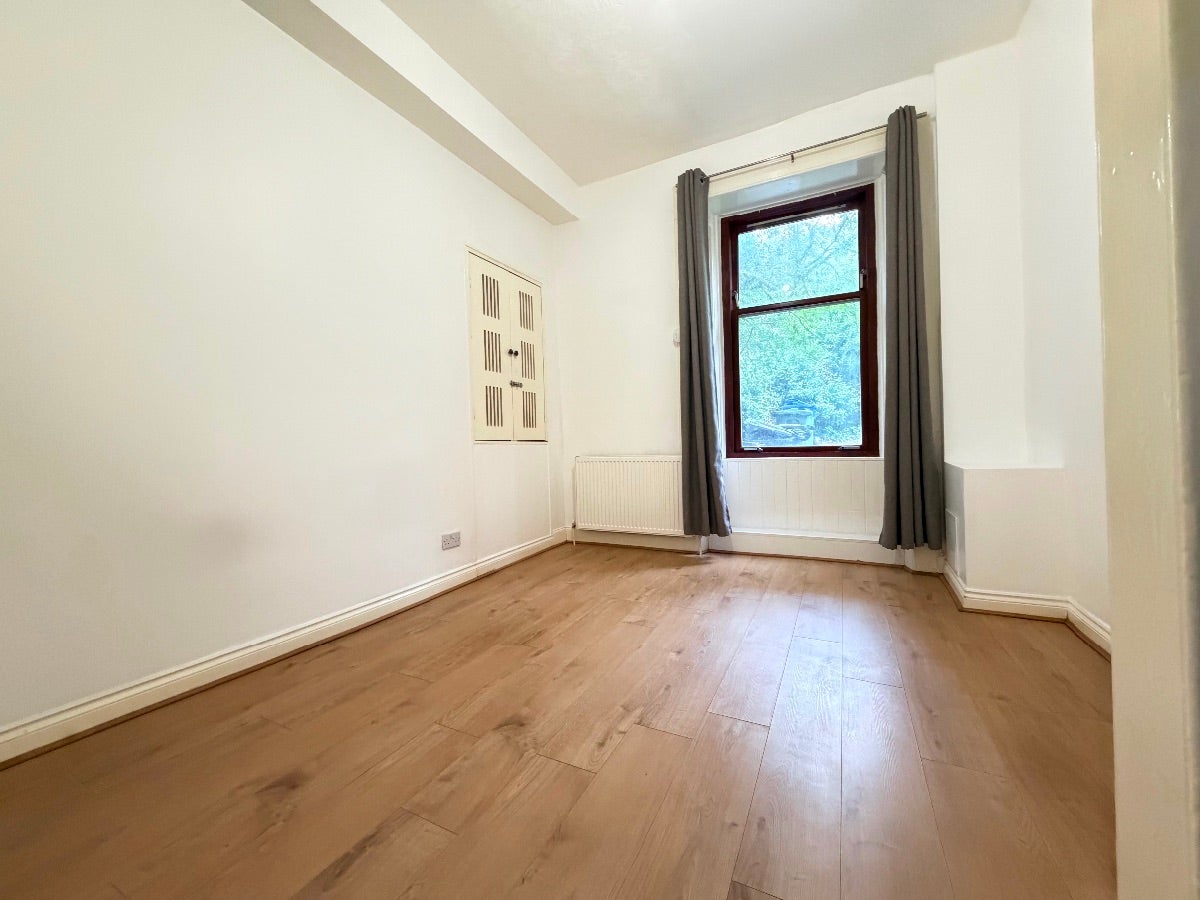 Flat Charlotte Place in Paisley