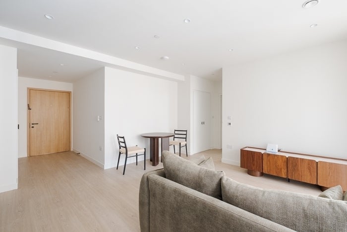 Flat Daneland Walk in Greater London