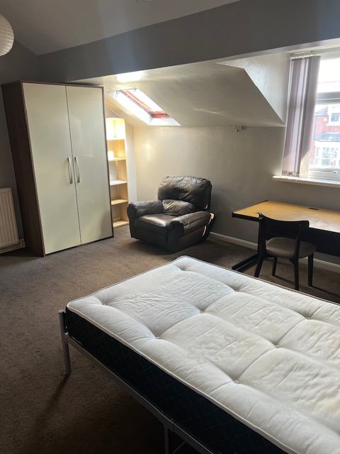 Room Booth Avenue in Manchester