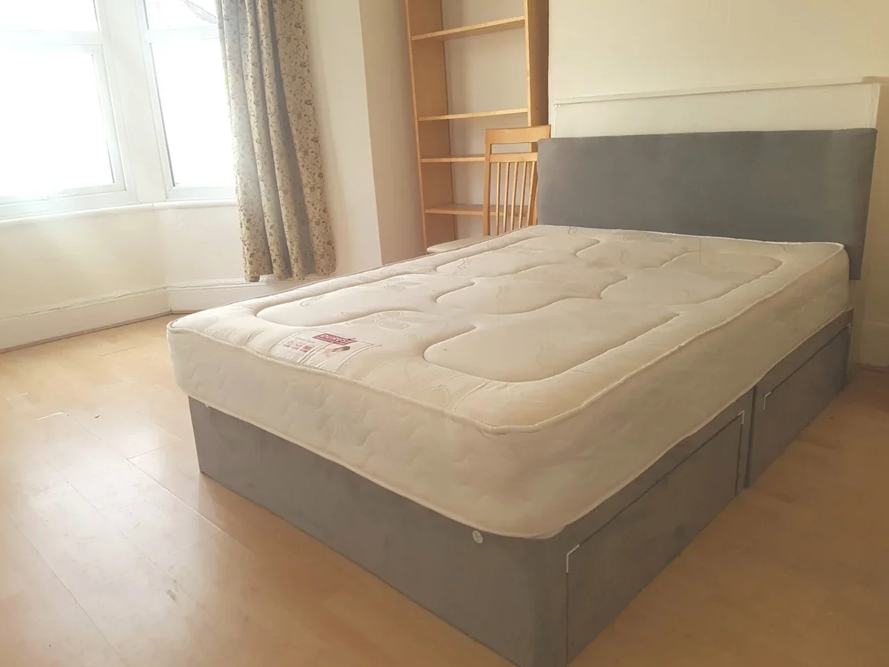 Flat Wightman Road in Greater London