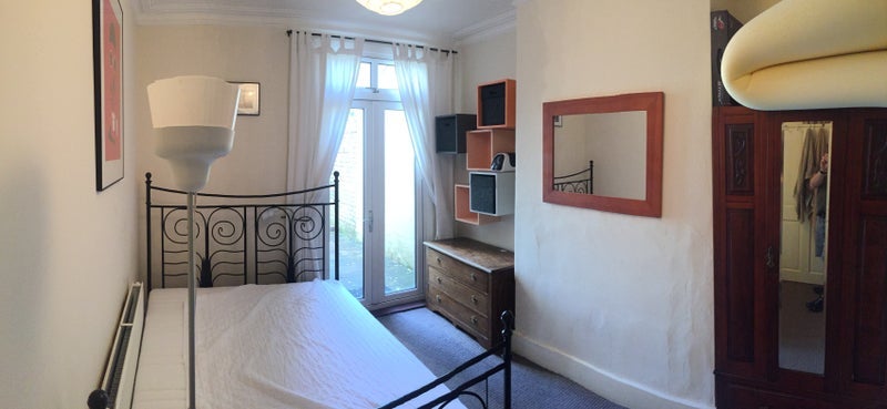 Room Chessel Street in Bristol