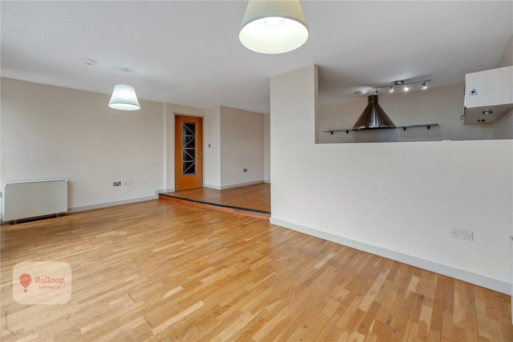 Flat St James' Barton in Bristol