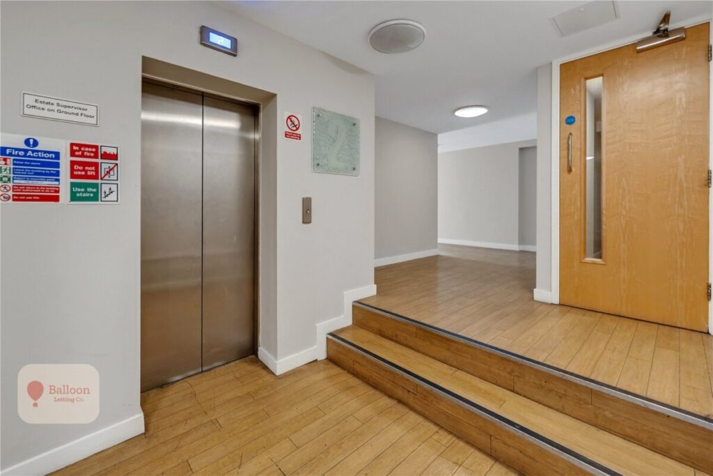 Flat St James' Barton in Bristol