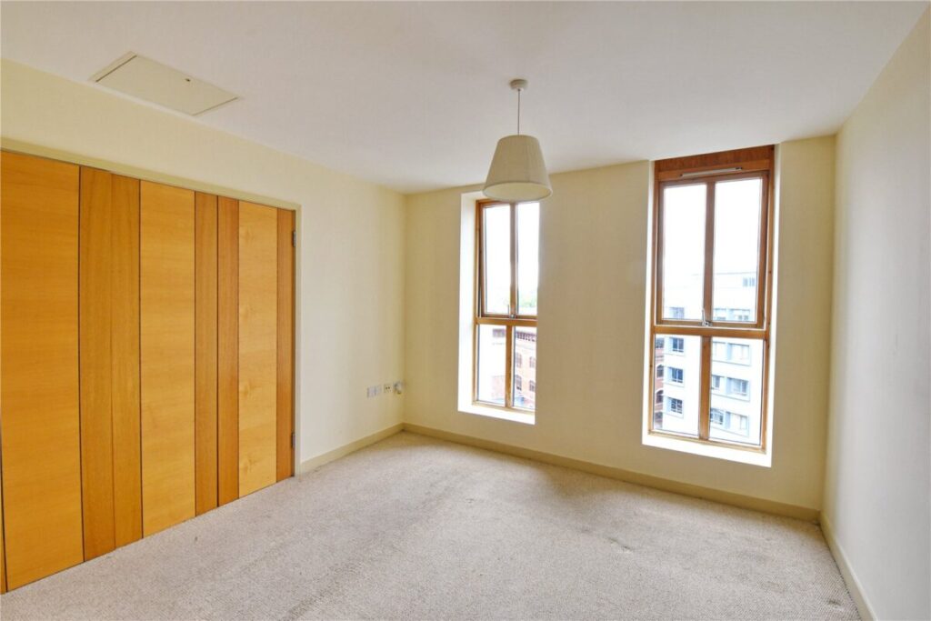 Flat St James' Barton in Bristol