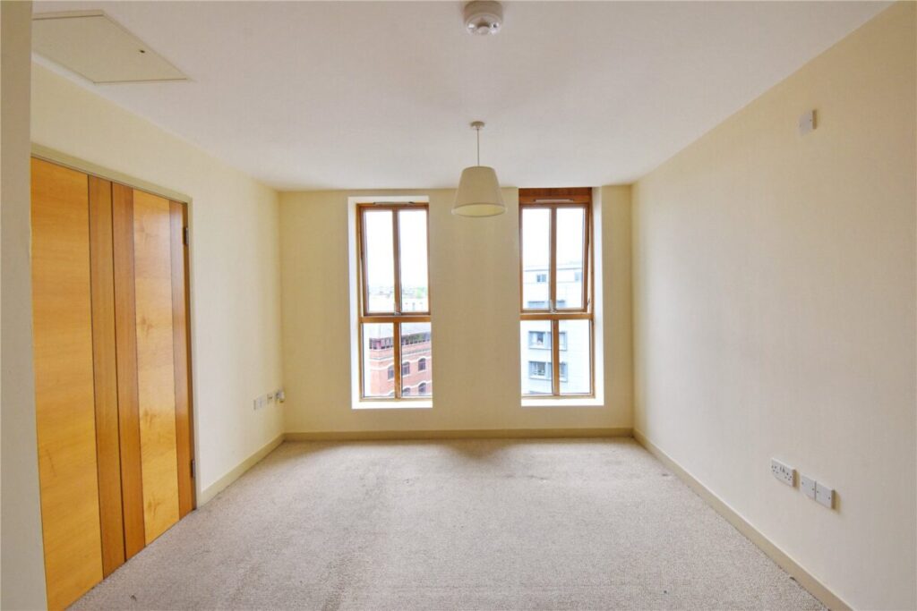 Flat St James' Barton in Bristol