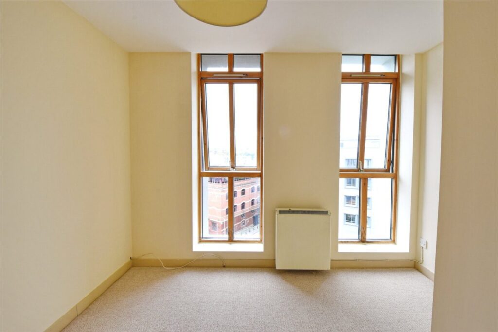 Flat St James' Barton in Bristol