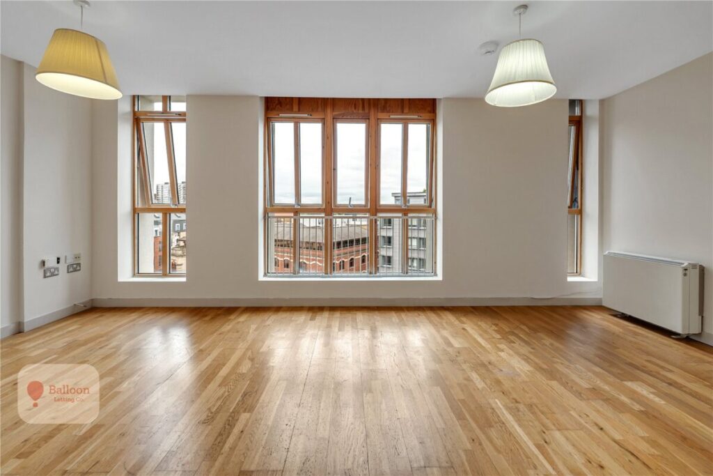 Flat St James' Barton in Bristol