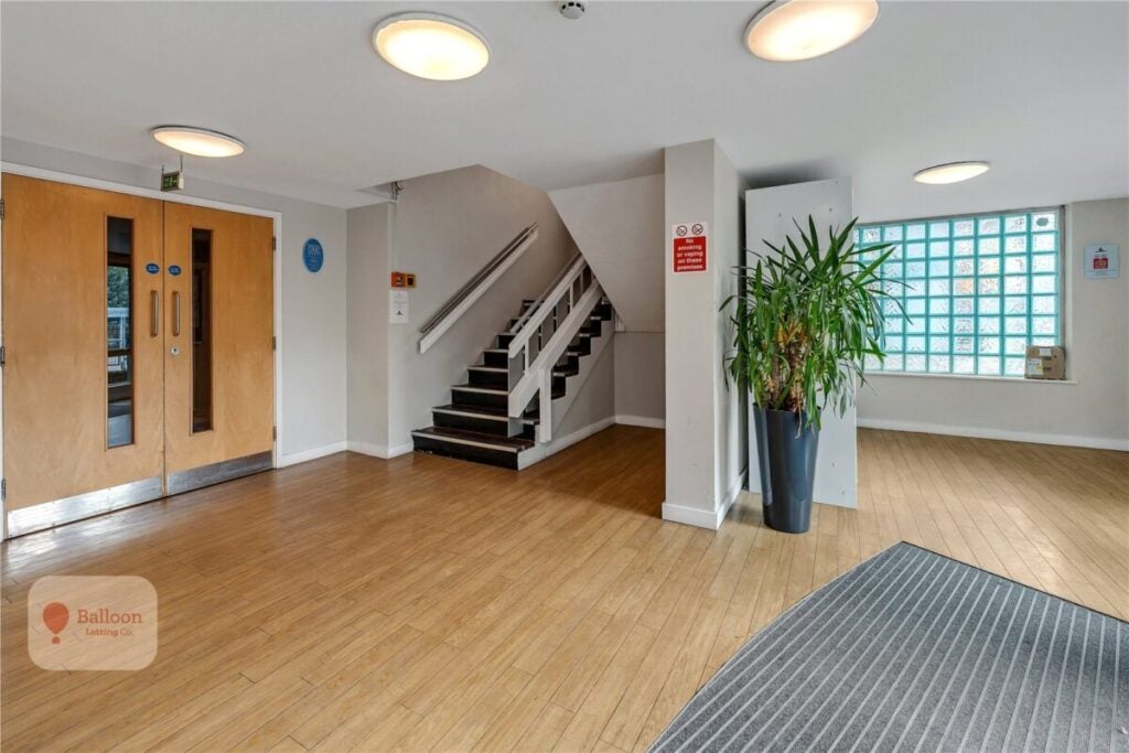 Flat St James' Barton in Bristol