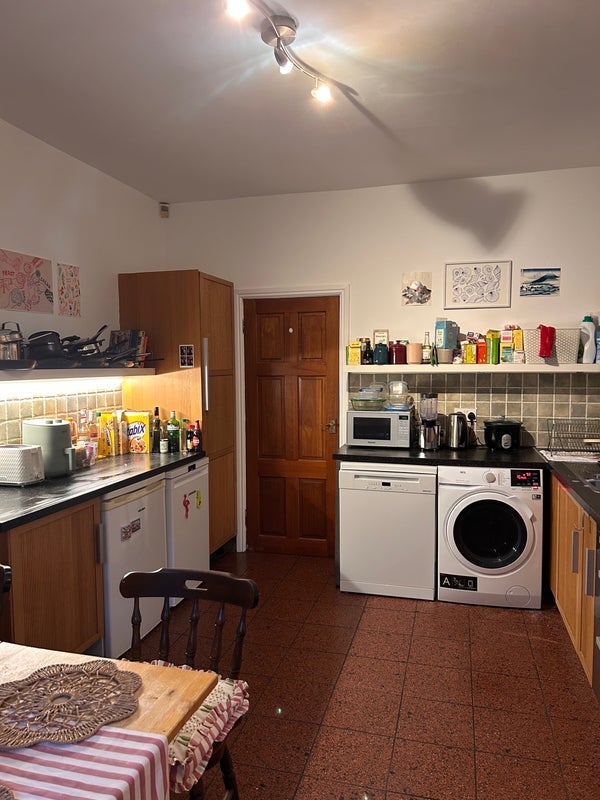 Room Tenby Avenue in Manchester