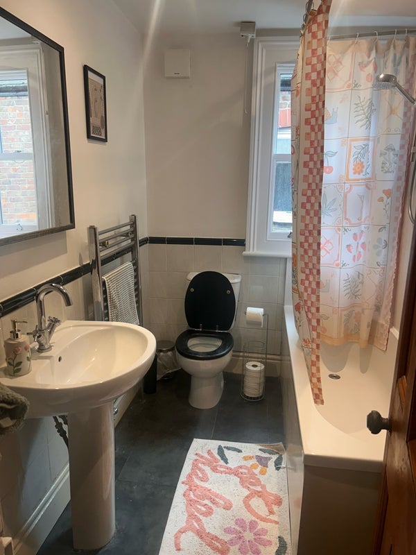 Room Tenby Avenue in Manchester