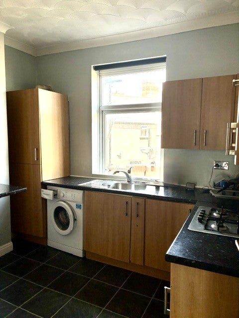 Room Cowbridge Road East in Cardiff
